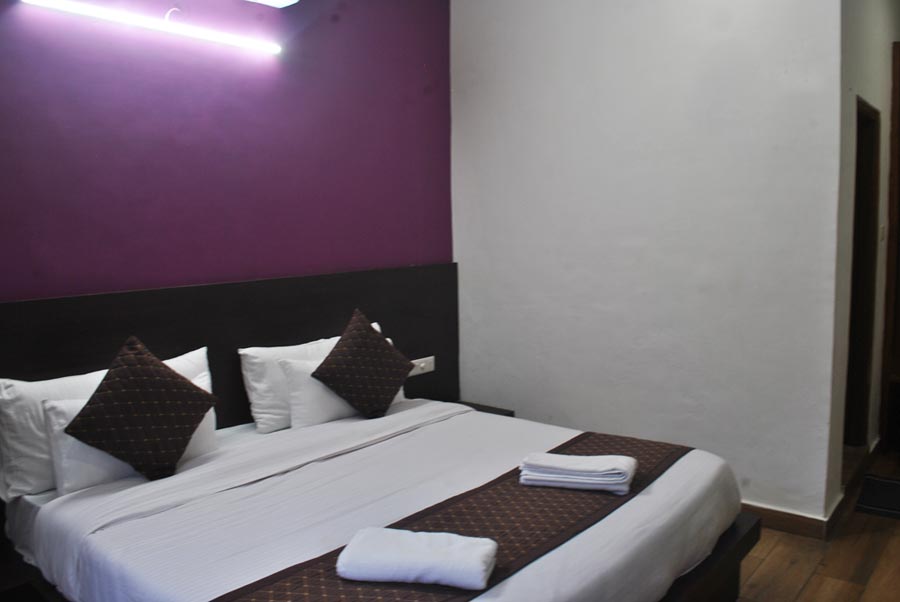 deluxe room booking in mcleodganj